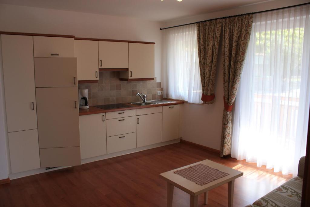 Appartement Tschivon Schenna Zimmer foto